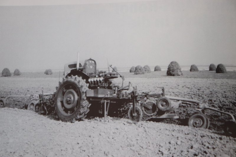 Eicher Agrirobot Kipppflug Bj. 1964, Quelle Walter Sack, Eicher Traktoren