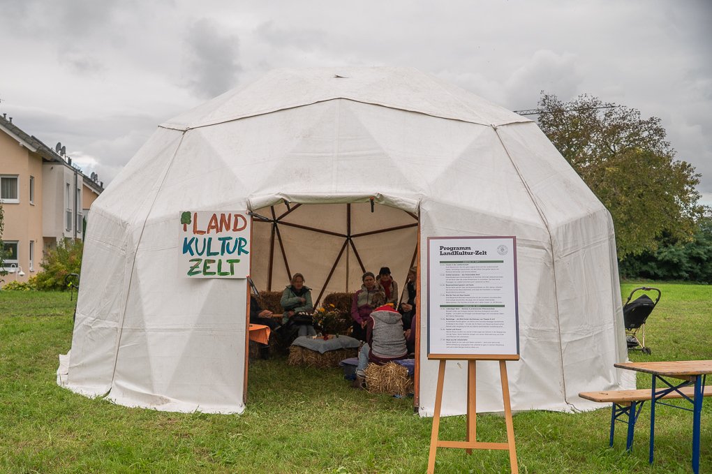 Das LandKultur Zelt, eine Besonderheit auf dem Höfe-Festival