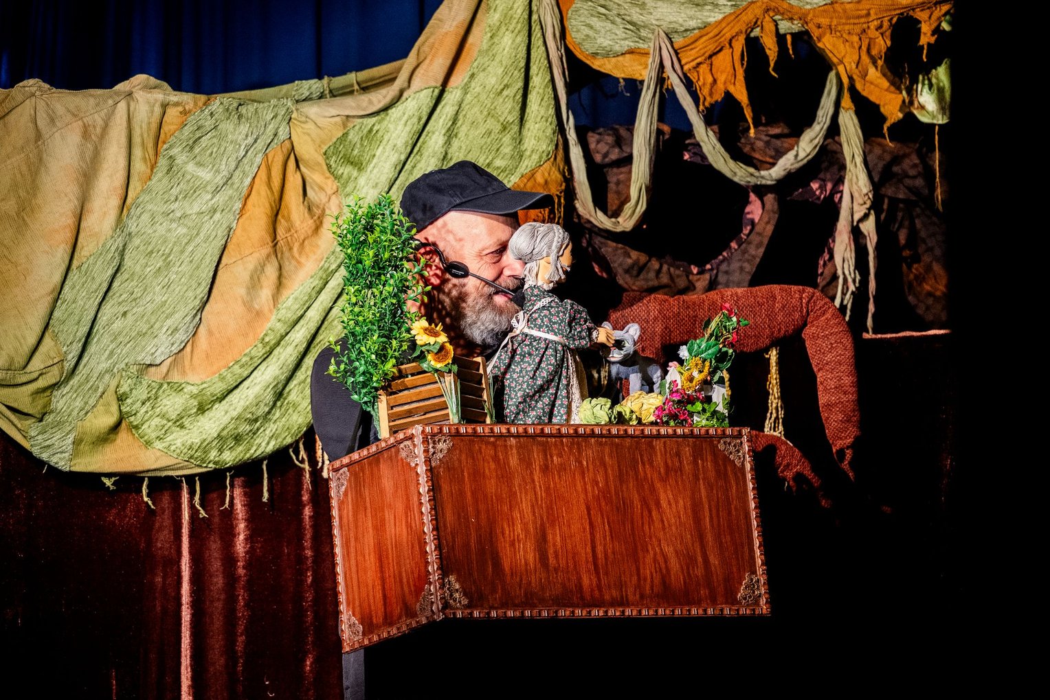 Gregor Schwank mit dem Figurentheater Inszenierung „DAS GEHEIMNIS UNTER DER ERDE“