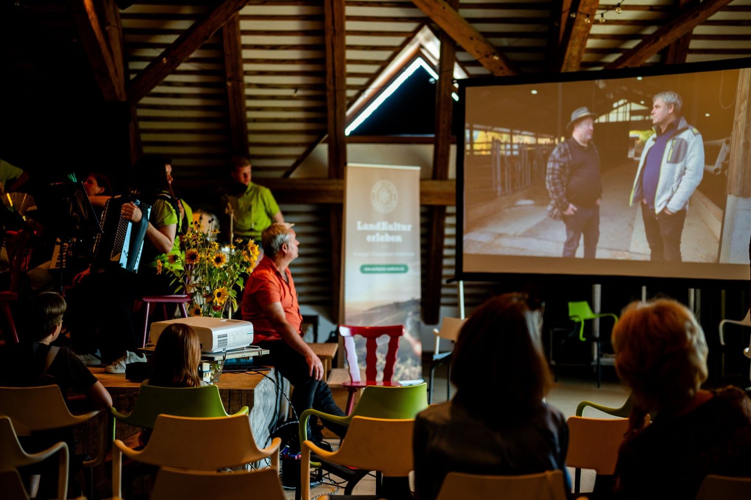 Zu Beginn jeder Veranstaltung zeigte Christoph Wasser einen Kurfilm über Marktplatz LandKultur