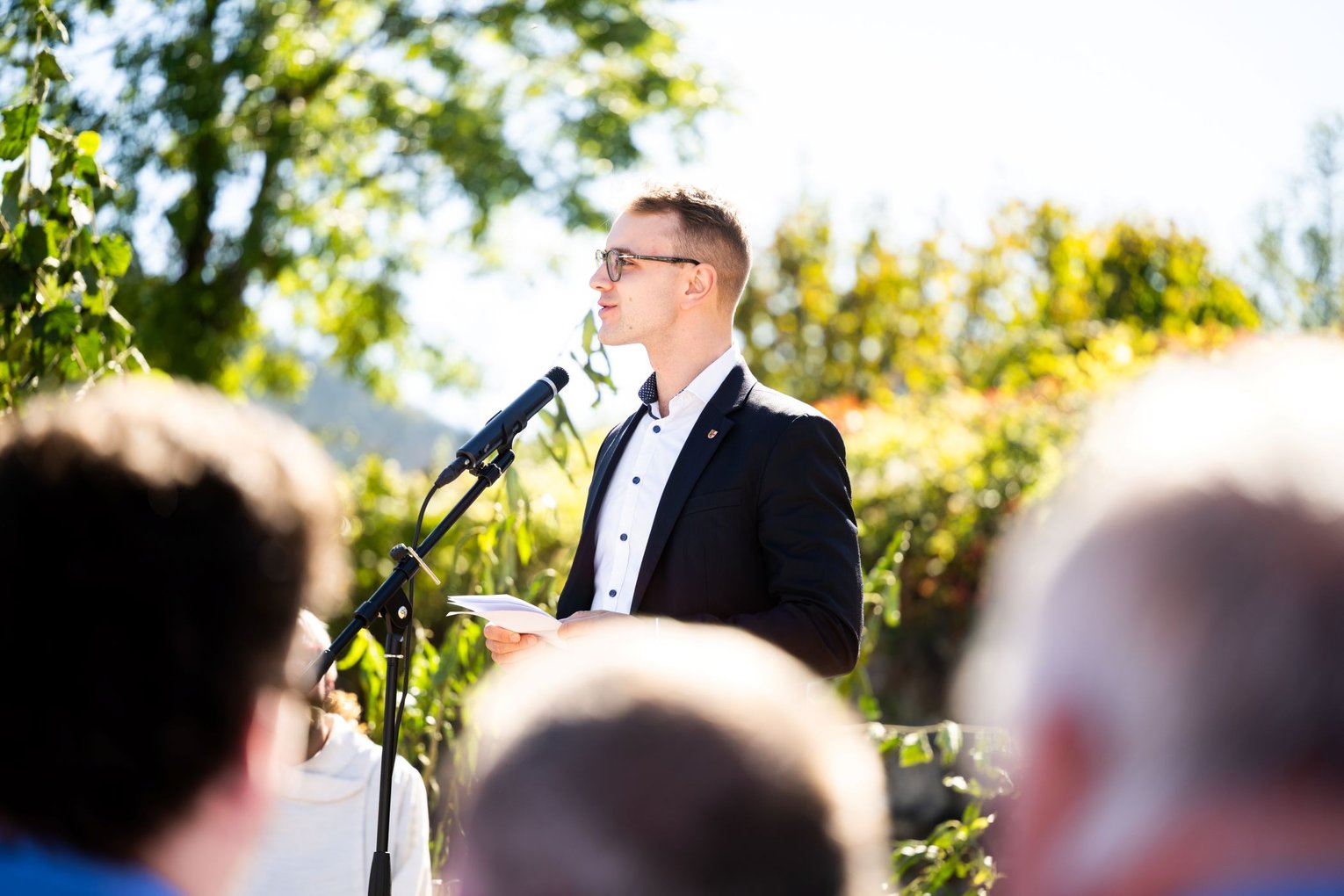 Grußworte zur Eröffnung vom Höfe-Festival durch Bürgermeister Darius Reuter
